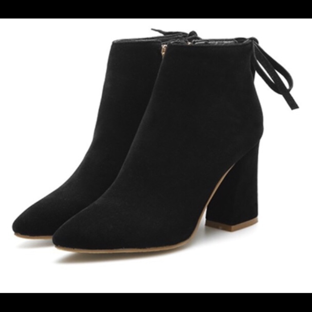 🔥Ankle Booties with Chunky Triangle Heel🔥